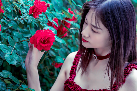 人民币汇率保持基本稳定有坚实基础